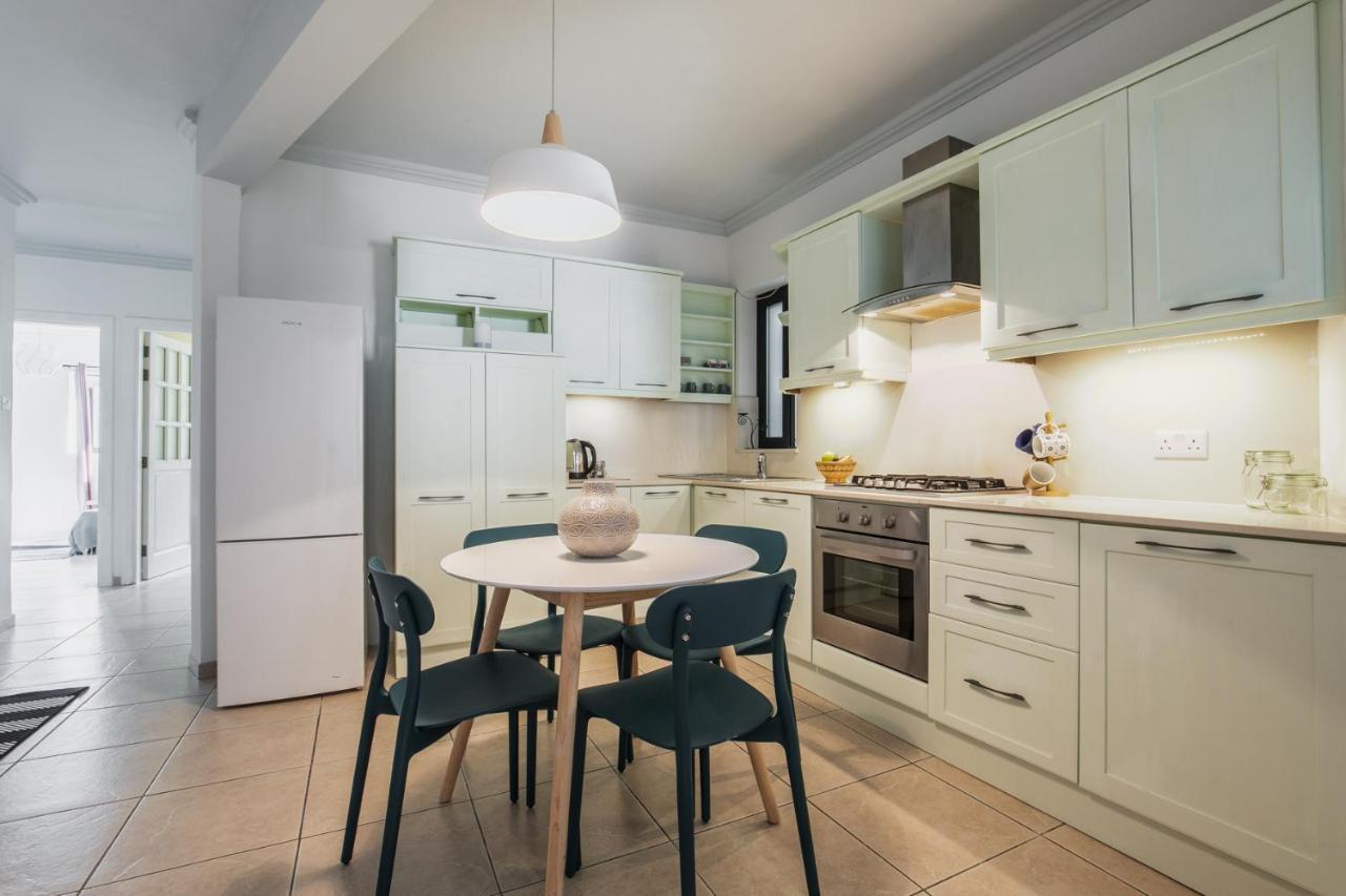 Stylish 3 Bedroom Apartment - St. Julians - 5 Mins From Balluta Bay Saint Julian's Екстер'єр фото