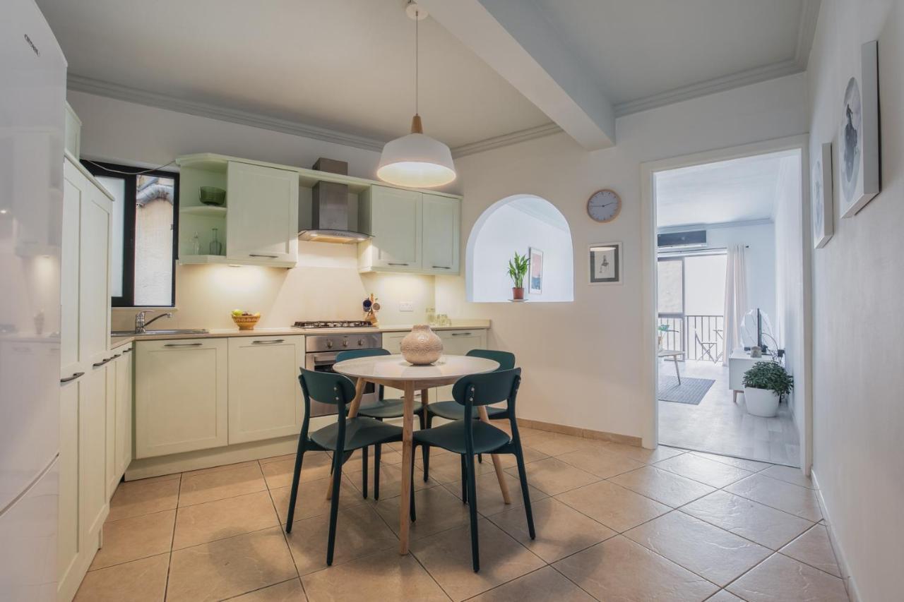 Stylish 3 Bedroom Apartment - St. Julians - 5 Mins From Balluta Bay Saint Julian's Екстер'єр фото