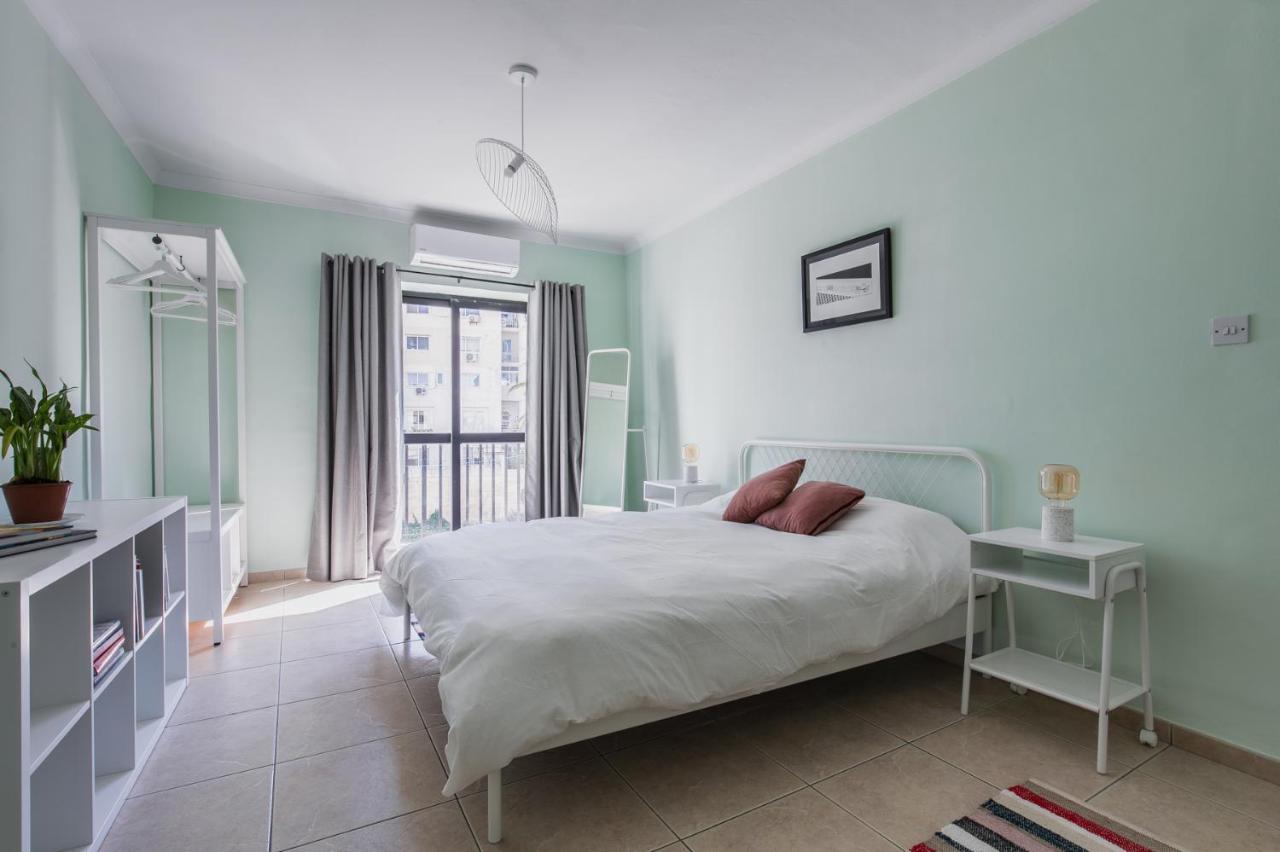 Stylish 3 Bedroom Apartment - St. Julians - 5 Mins From Balluta Bay Saint Julian's Екстер'єр фото